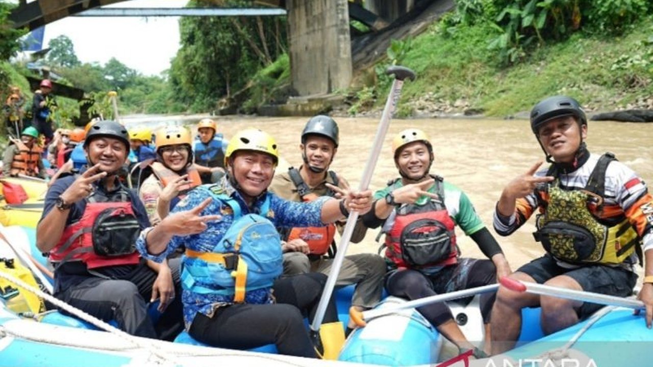 Pemerintah Kabupaten Deli Serdang meluncurkan Program Kali Bersih untuk menjaga kebersihan sungai dan kelestarian lingkungan, melibatkan berbagai pihak demi masa depan generasi.