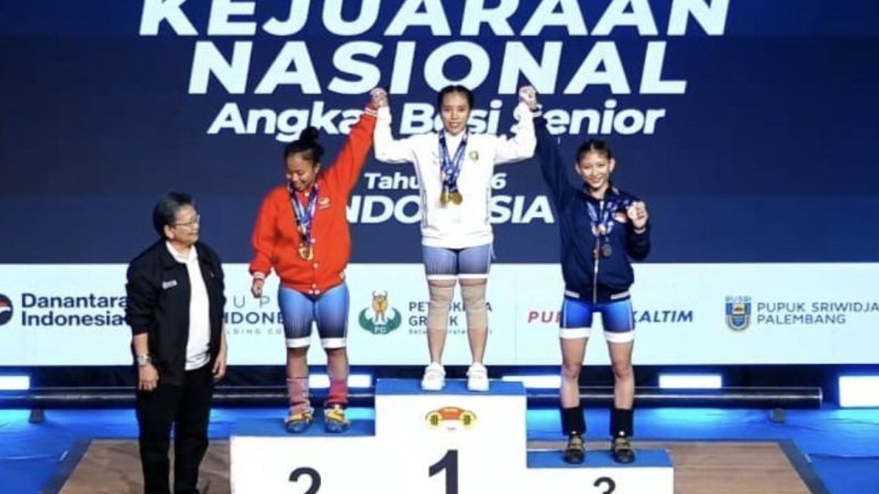 Dua lifter andalan Lampung, M. Husni dan Adelia Prasasti, tampil gemilang dengan meraih total lima medali emas dan satu perak pada hari pertama Kejurnas Angkat Besi 2026 di Bandung, Jawa Barat.