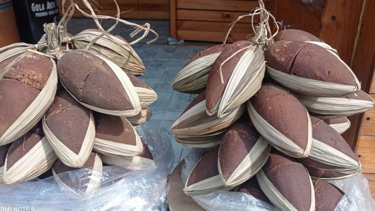 Produksi Gula Aren Lebak menjadi tulang punggung ekonomi daerah, dengan puluhan ton dipasok per hari dan omzet miliaran rupiah, menarik perhatian pasar domestik hingga internasional.