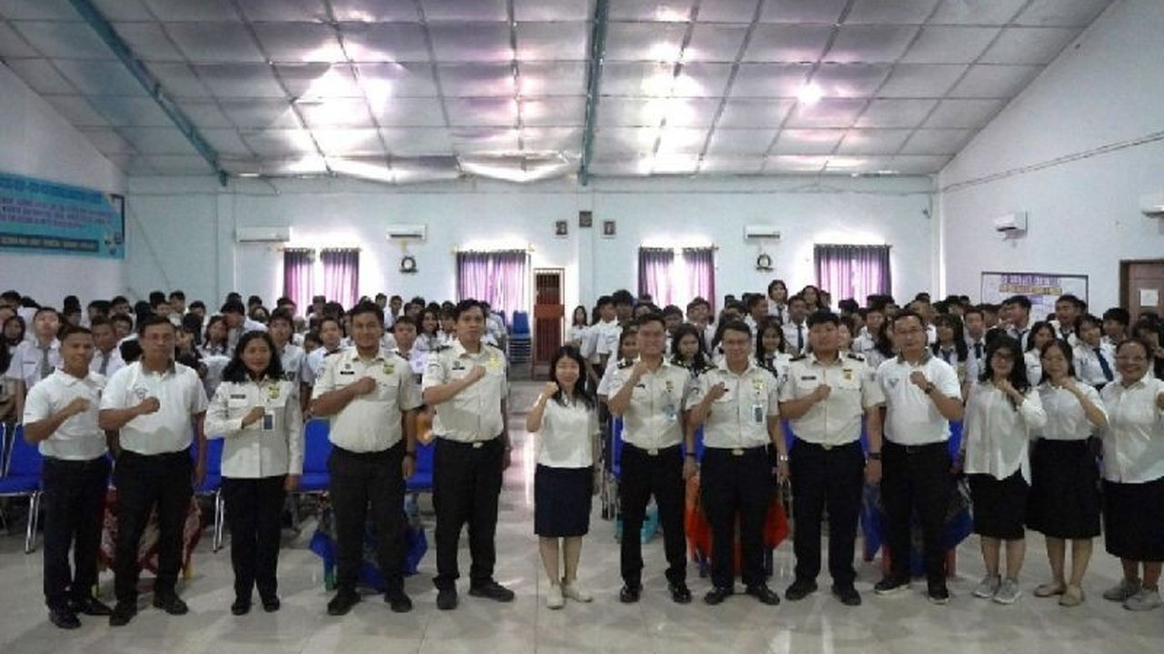 Kantor Imigrasi Medan aktif memberikan edukasi tentang Tindak Pidana Perdagangan Orang (TPPO) kepada pelajar. Langkah ini bertujuan menanamkan kesadaran dini dan membekali generasi muda dengan pemahaman migrasi aman.