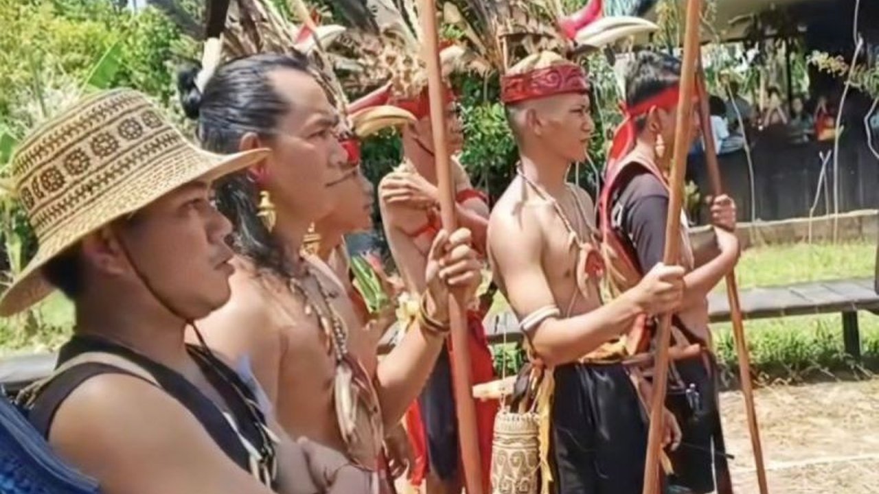 Pemerintah Kabupaten Barito Selatan sukses menggelar FDKT Barito Selatan sebagai upaya nyata melestarikan identitas daerah sekaligus mendorong UMKM kerajinan anyaman rotan dan purun naik kelas.