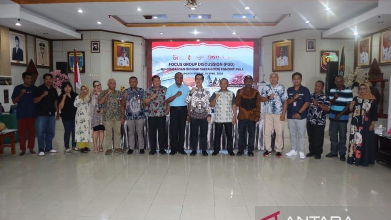 Otoritas Jasa Keuangan (OJK) Provinsi Papua Barat dan Papua Barat Daya memperluas akses pembiayaan pala Fakfak, memperkuat ekonomi masyarakat dan UMKM di Kabupaten Fakfak. Langkah ini bertujuan mendorong pertumbuhan ekonomi berkelanjutan di wilayah terseb