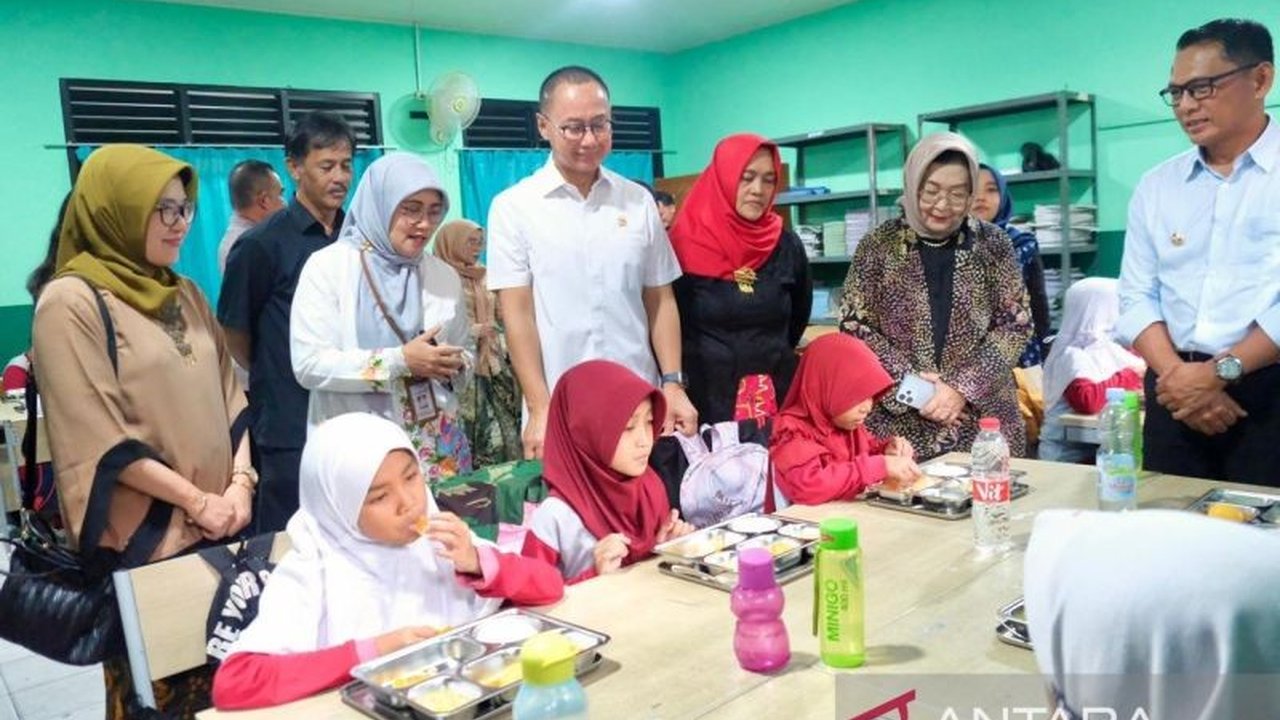 Wakil Ketua MPR RI Eddy Soeparno apresiasi evaluasi Program Makan Bergizi Gratis (MBG) oleh Presiden Prabowo Subianto. Ini memastikan MBG tepat sasaran, efisien, dan wujud keberpihakan pemerintah.
