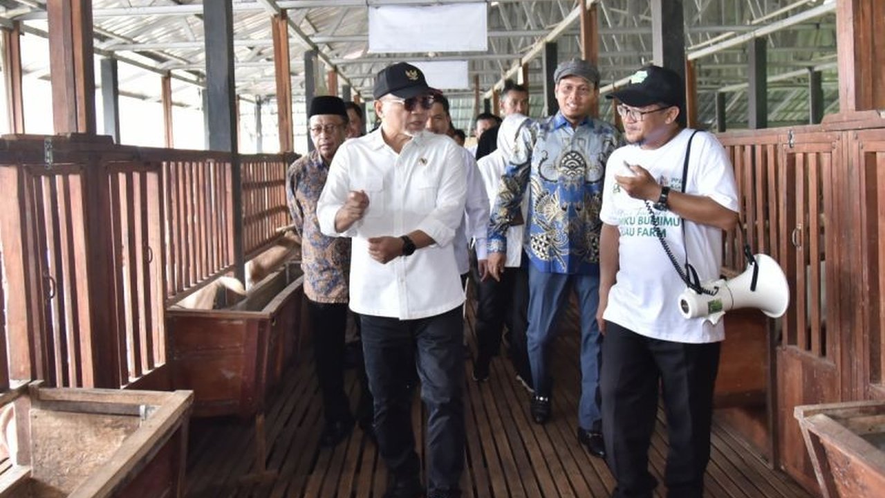 Menteri Koordinator Bidang Pangan, Zulkifli Hasan, menekankan sinergi antara pemerintah, pelaku usaha, dan masyarakat sebagai kunci utama penguatan Ketahanan Pangan Nasional. Strategi ini penting untuk membangun sistem pangan yang inklusif dan berkelanjut