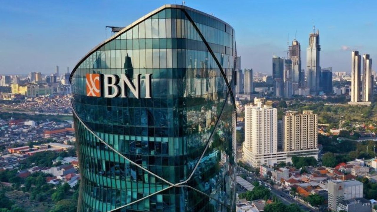 Otoritas Jasa Keuangan (OJK) mendesak PT Bank Negara Indonesia (Persero) Tbk untuk segera menyelesaikan kasus penyimpangan dana nasabah di BNI KCP Aek Nabara, Sumatera Utara, secara transparan dan bertanggung jawab, demi menjaga kepentingan konsumen.
