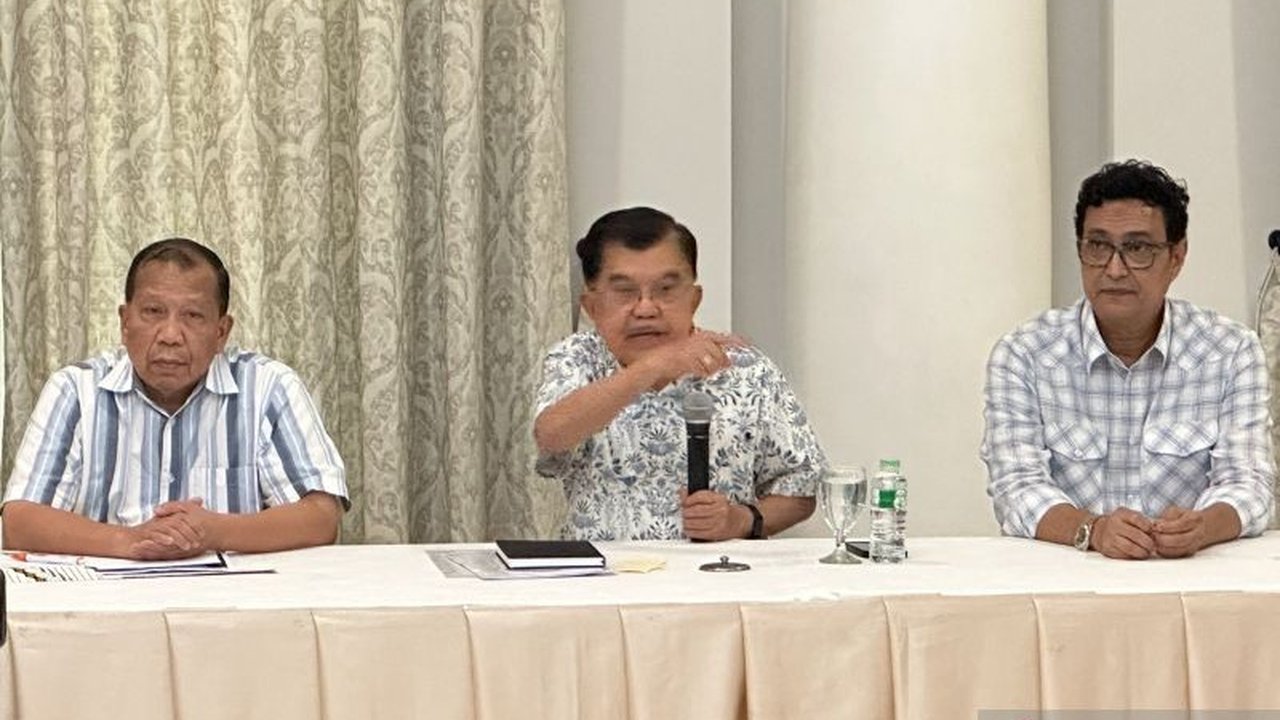 Mantan Wapres Jusuf Kalla mempertimbangkan langkah hukum balik usai dilaporkan penistaan agama, menegaskan merasa difitnah dan menyerahkan sepenuhnya kepada tim kuasa hukumnya.