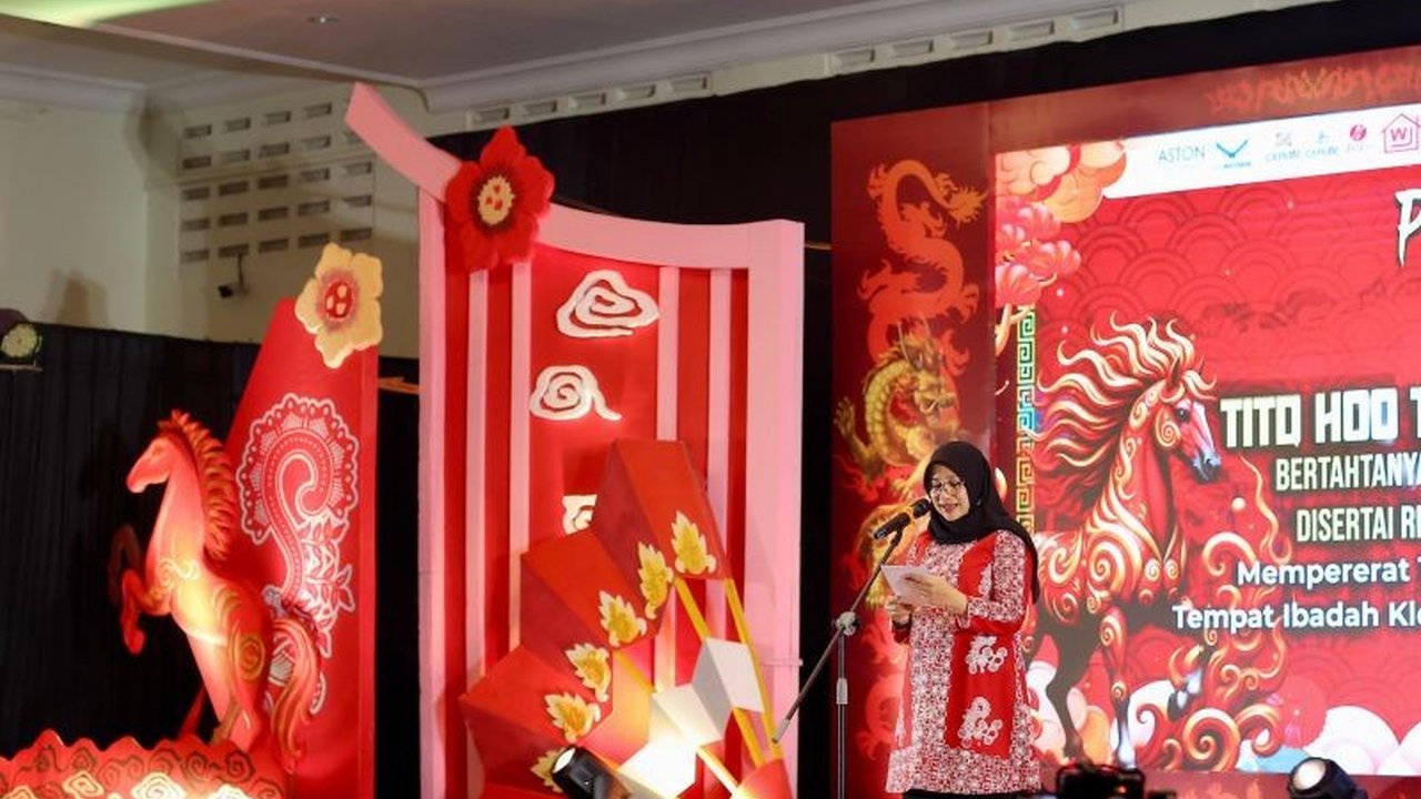 Bupati Banyuwangi Ipuk Fiestiandani menyerukan pentingnya menjaga harmoni keberagaman di tengah masyarakat, khususnya saat perayaan HUT ke-242 Klenteng Hoo Tong Bio, untuk mewujudkan persatuan di Banyuwangi.