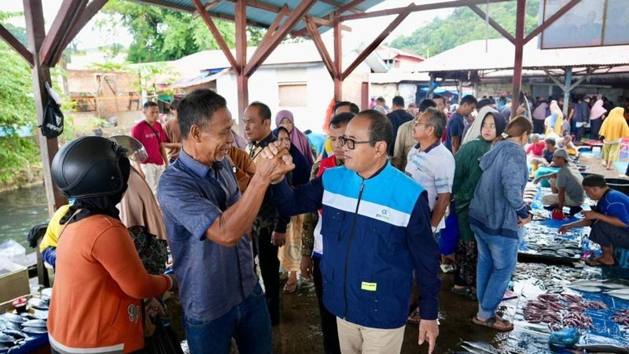 Kehadiran surat rekomendasi pembelian BBM Subsidi Nelayan telah mempermudah aktivitas melaut para nelayan di Teluk Bayur, Padang, Sumatera Barat, meningkatkan produktivitas mereka.