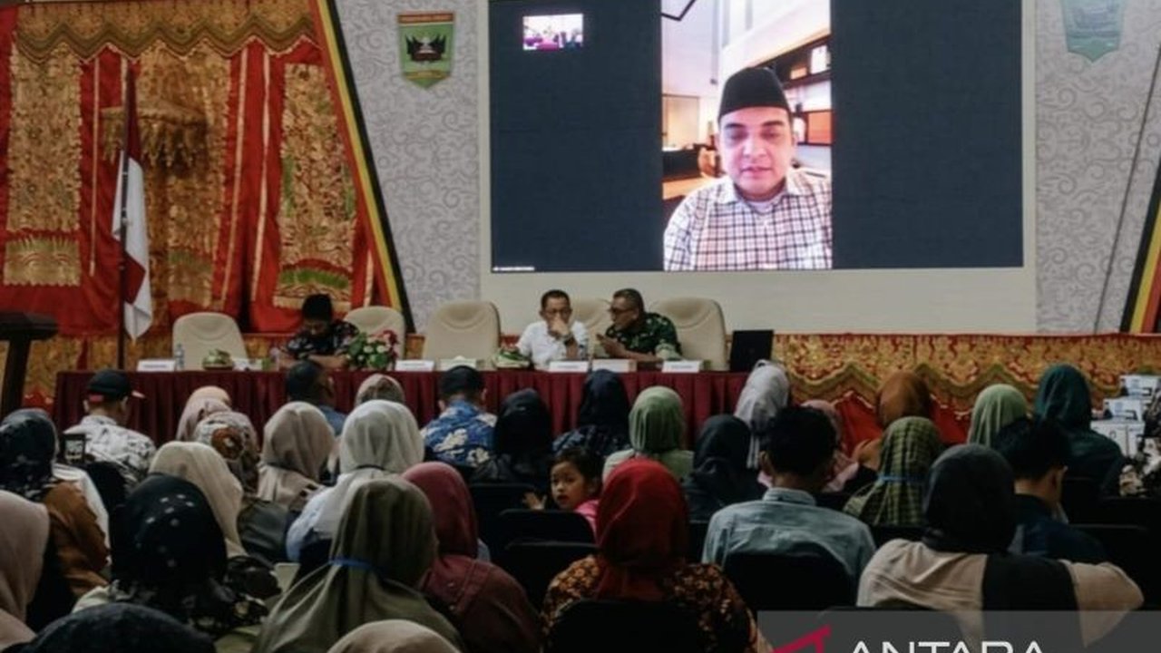 Anggota Komisi IX DPR RI Ade Rezki Pratama menegaskan komitmen DPR untuk mengawasi ketat program Makan Bergizi Gratis (MBG), memastikan kelayakan konsumsi dan standar gizi makanan demi generasi emas serta menggerakkan ekonomi lokal.