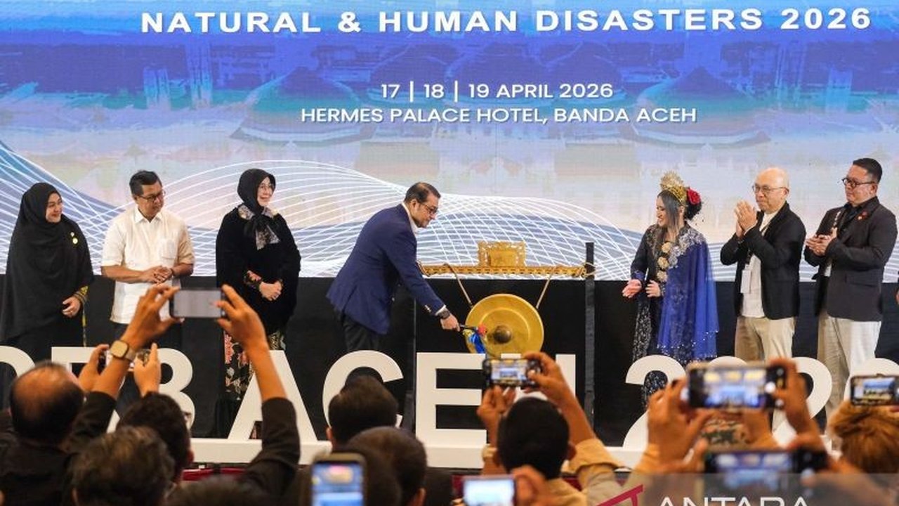 Menteri Kemenekraf Teuku Riefky Harsya menekankan peran vital arsitektur mitigasi bencana dalam ketahanan nasional, bukan hanya estetika. Inovasi desain arsitektur mampu mengubah bahaya menjadi risiko terkelola.