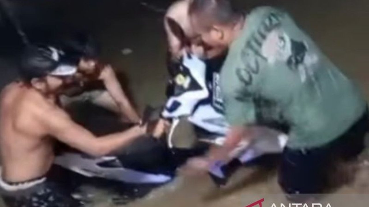 Badan Penanggulangan Bencana Daerah (BPBD) Kabupaten Bogor melaporkan delapan desa di tiga kecamatan terendam banjir pada Sabtu petang, memicu kewaspadaan terhadap potensi banjir susulan di Kabupaten Bogor.