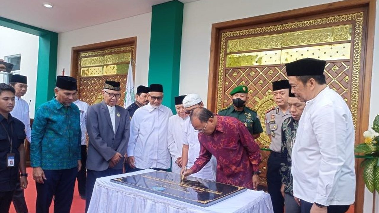 Gubernur Bali Wayan Koster secara resmi meresmikan Gedung MUI Bali di Denpasar, diharapkan menjadi pusat pelayanan optimal bagi umat Muslim di Bali.