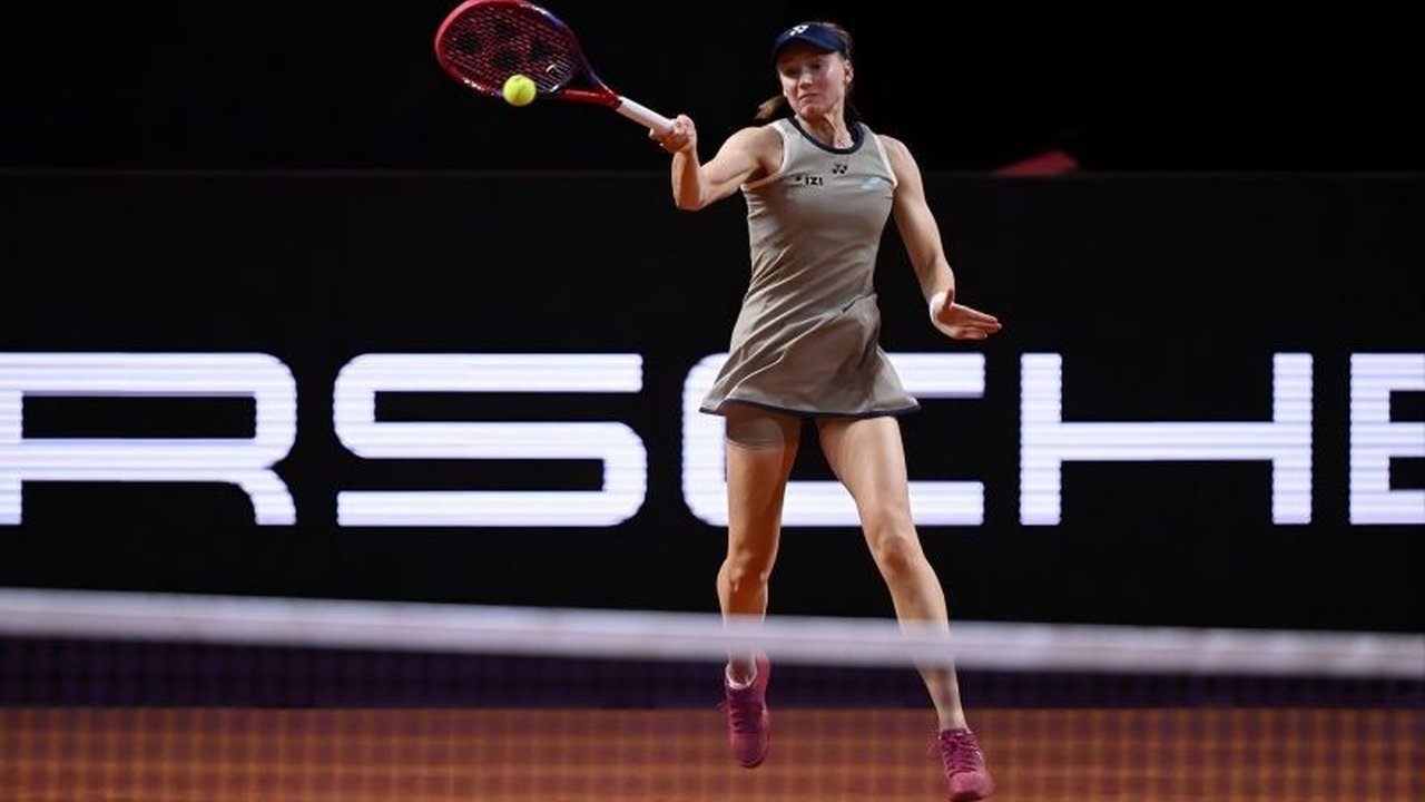 Elena Rybakina dan Karolina Muchova akan saling berhadapan di final Porsche Tennis Grand Prix Stuttgart, setelah keduanya sukses menyingkirkan lawan-lawannya di semifinal dan siap memperebutkan gelar juara.