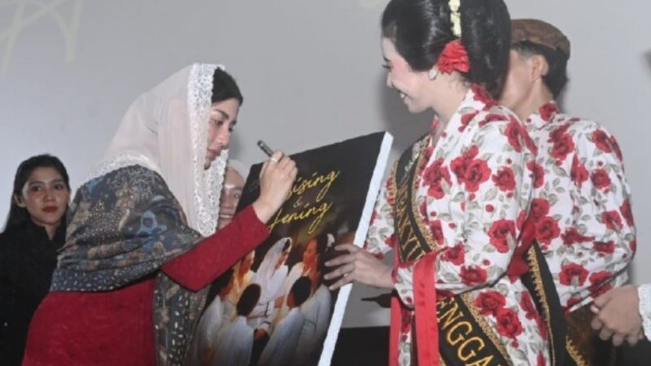 Anggota DPR RI Novita Hardini menginspirasi perempuan Indonesia untuk menjadikan tantangan hidup sebagai karya yang menguatkan. Melalui TGX Women Summit 2026, ia mendorong Perempuan Berdaya untuk bangkit dan berkarya.