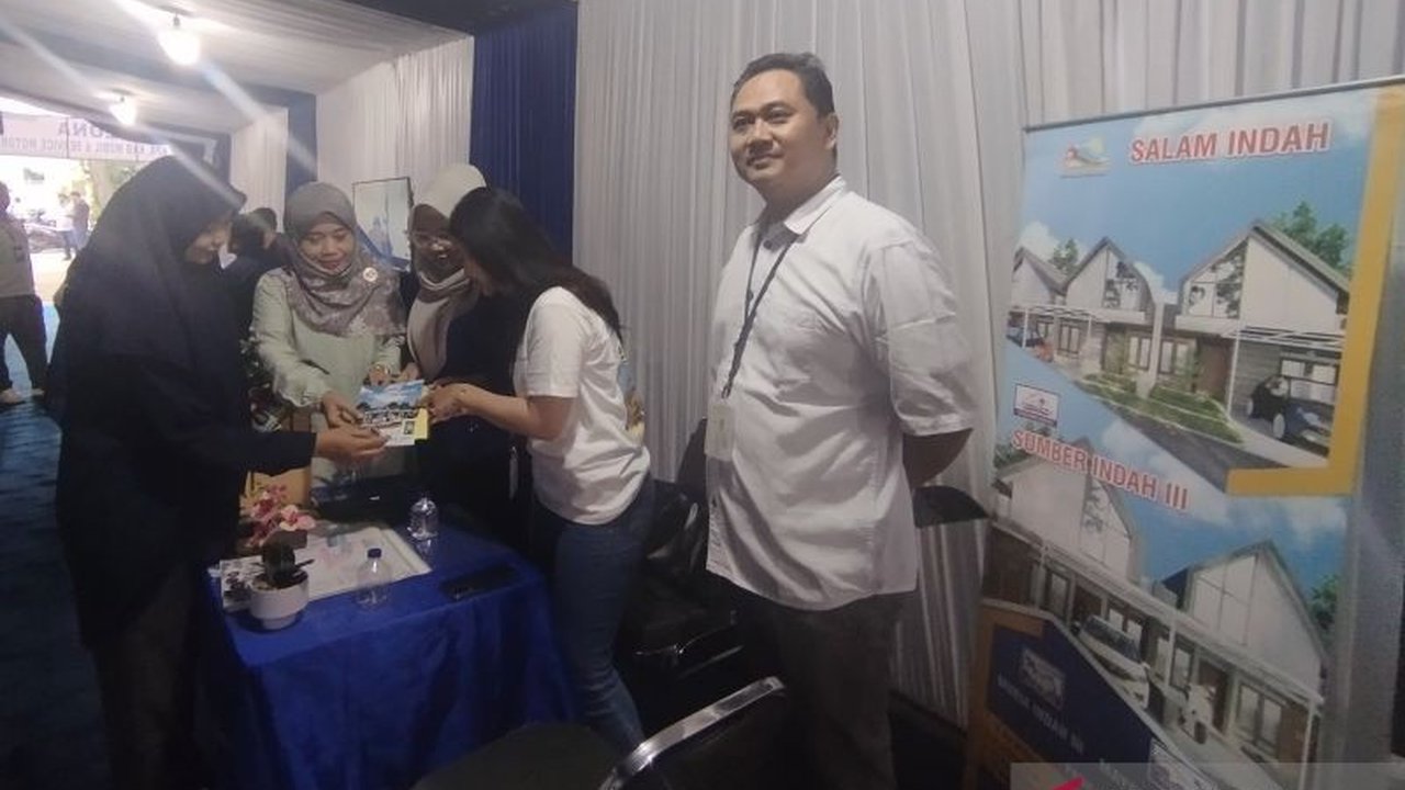 Bank Jateng Cabang Kudus menggelar mini ekspo, menawarkan fasilitas Kredit Rumah ASN PPPK dengan bunga ringan 5 persen melalui skema FLPP. Manfaatkan kesempatan emas ini segera!