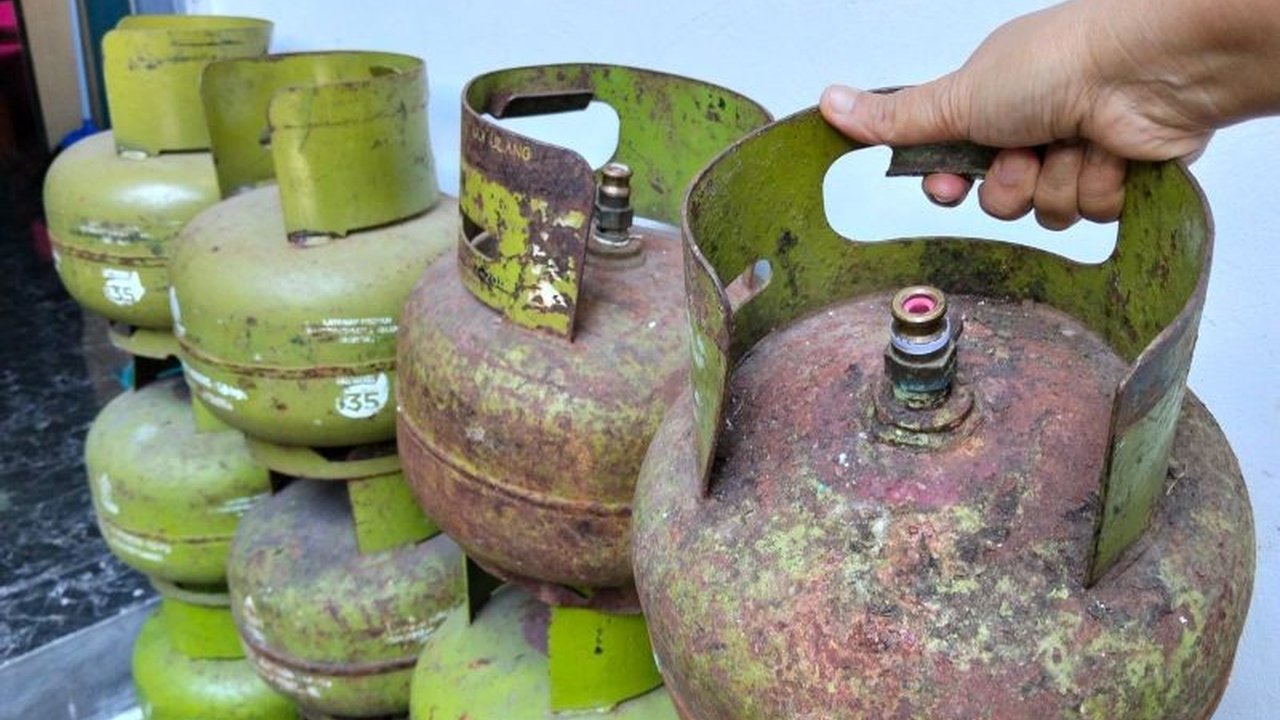 Pemerintah Kota Mataram menegaskan Stok Elpiji 3 Kg di wilayahnya aman dan tercukupi, menepis kekhawatiran kelangkaan. Warga diimbau tidak panik dan berpartisipasi dalam pengawasan distribusi gas subsidi ini.