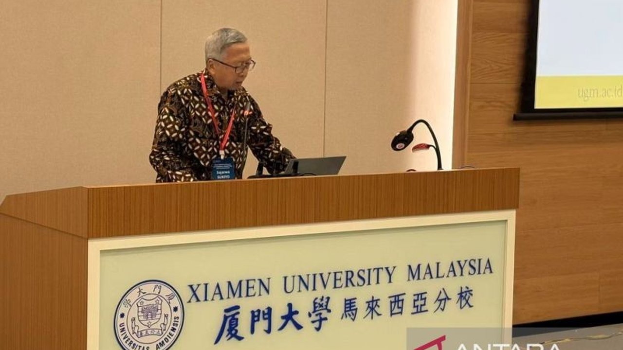 Dosen UGM Sajarwa Sukiyo mendorong penyusunan Standar Kualifikasi Penerjemah China-ASEAN. Langkah ini krusial untuk pengembangan layanan bahasa dan diplomasi budaya di kawasan, sekaligus menjawab tantangan era kecerdasan buatan.