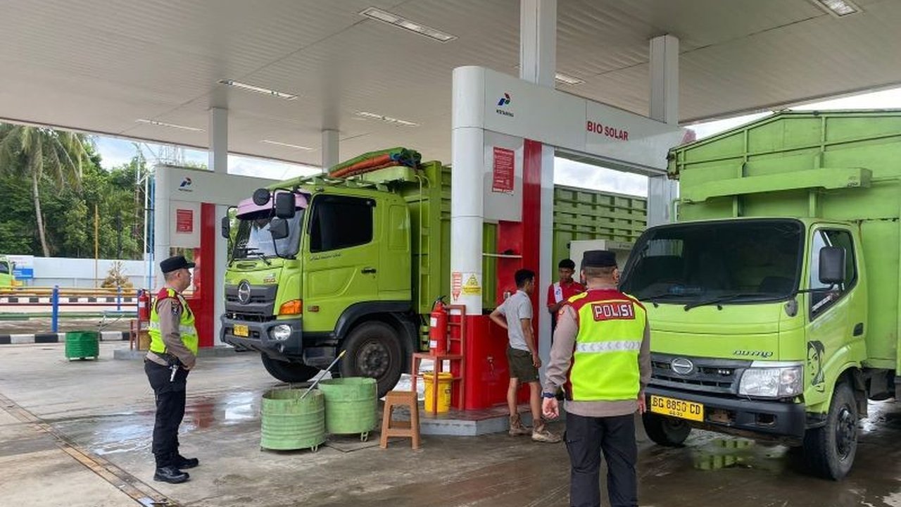 Kepolisian Daerah (Polda) Jambi memastikan stok BBM aman di seluruh wilayah setelah penyesuaian harga non-subsidi, mengimbau masyarakat tetap tenang dan tidak panik menghadapi perubahan ini.