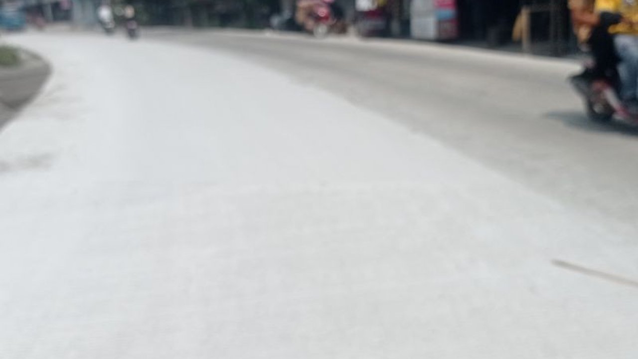 Pemerintah Kabupaten Lebak serius menggarap percepatan pembangunan jalan di wilayahnya. Langkah ini diharapkan mampu memperlancar distribusi barang dan jasa, serta mendorong pertumbuhan ekonomi masyarakat Lebak.