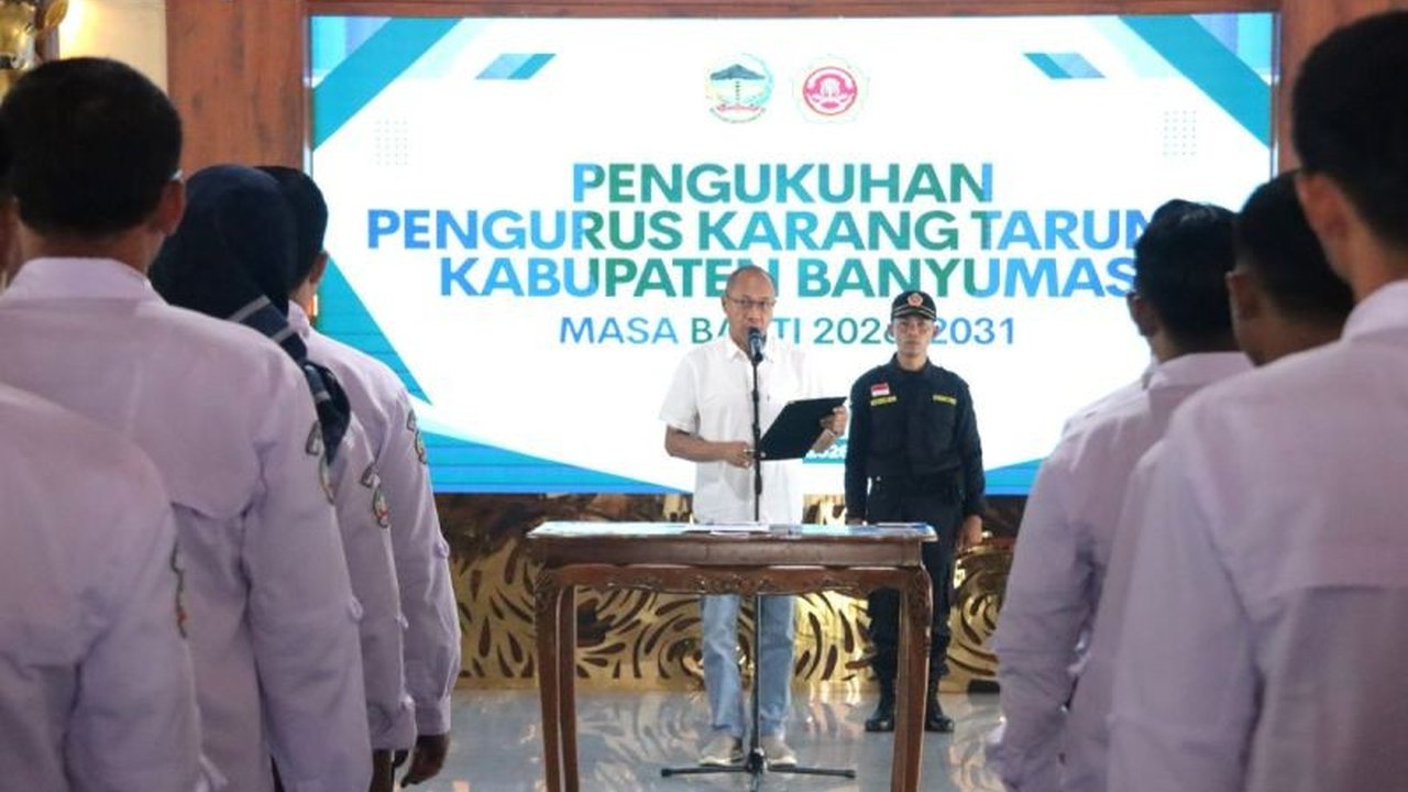 Bupati Banyumas Sadewo Tri Lastiono meminta Karang Taruna aktif menjawab persoalan sosial masyarakat. Simak bagaimana Peran Karang Taruna Banyumas didorong untuk adaptif dan inovatif di tengah tantangan zaman.
