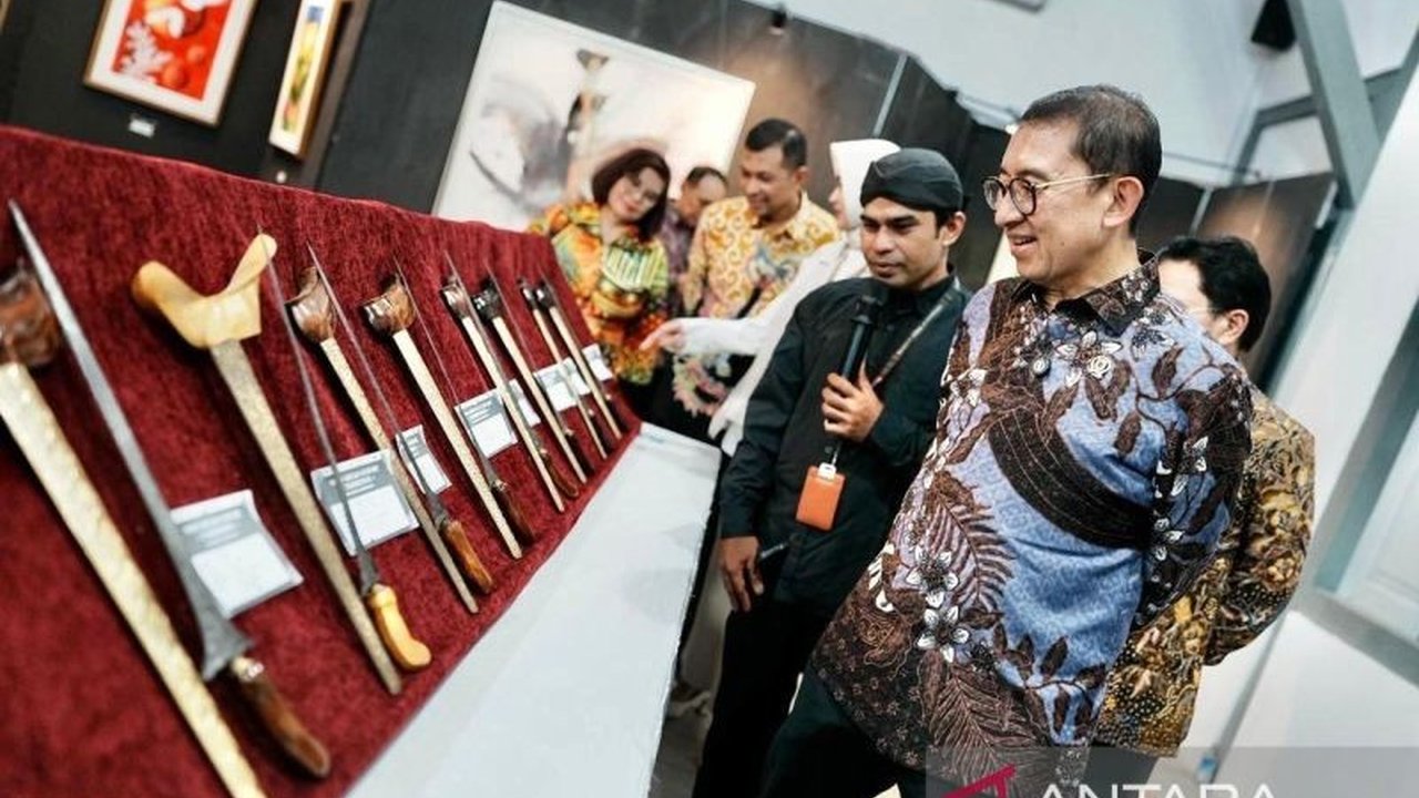 Menteri Fadli Zon tekankan pentingnya Pelestarian Keris sebagai warisan budaya dunia dan identitas bangsa, disorot dalam Pameran Seni dan Budaya Solo yang perkuat ekosistem budaya.