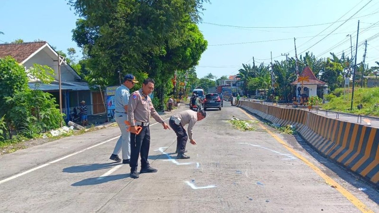 Empat orang tewas dalam kecelakaan beruntun Probolinggo yang melibatkan enam kendaraan. Polisi tengah menyelidiki dugaan rem blong truk trailer sebagai pemicu insiden tragis ini.