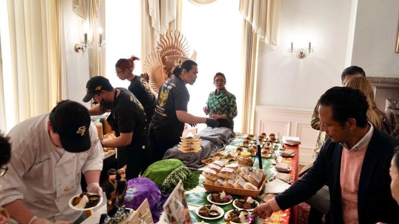 Konsulat Jenderal Republik Indonesia (KJRI) San Francisco sukses menggelar Indonesian Culinary Week, sebuah inisiatif strategis untuk mempromosikan kuliner nusantara dan memperkuat posisi pelaku usaha Indonesia di pasar Amerika Serikat.