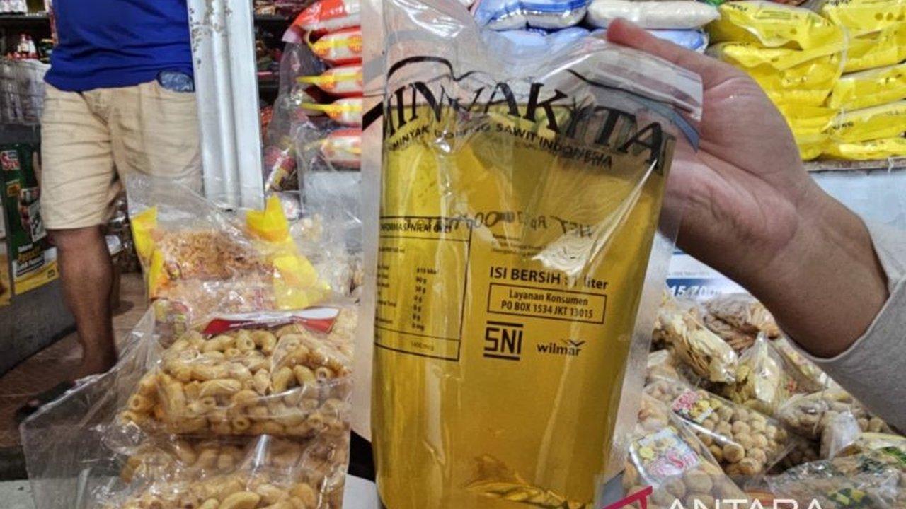 Perum Bulog Cabang Malang terus mengawasi ketersediaan Minyakita di pasar, berkoordinasi dengan satgas pangan untuk memastikan pasokan aman dan harga stabil bagi masyarakat.