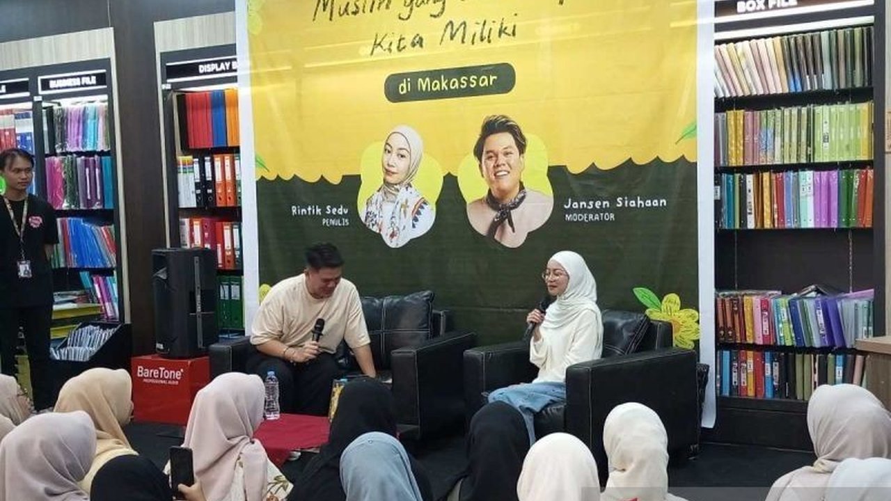 Novelis Rintik Sedu menyoroti peran media sosial dalam mendekatkan Literasi Digital bagi generasi muda, membuka akses bacaan dan forum diskusi yang lebih luas.
