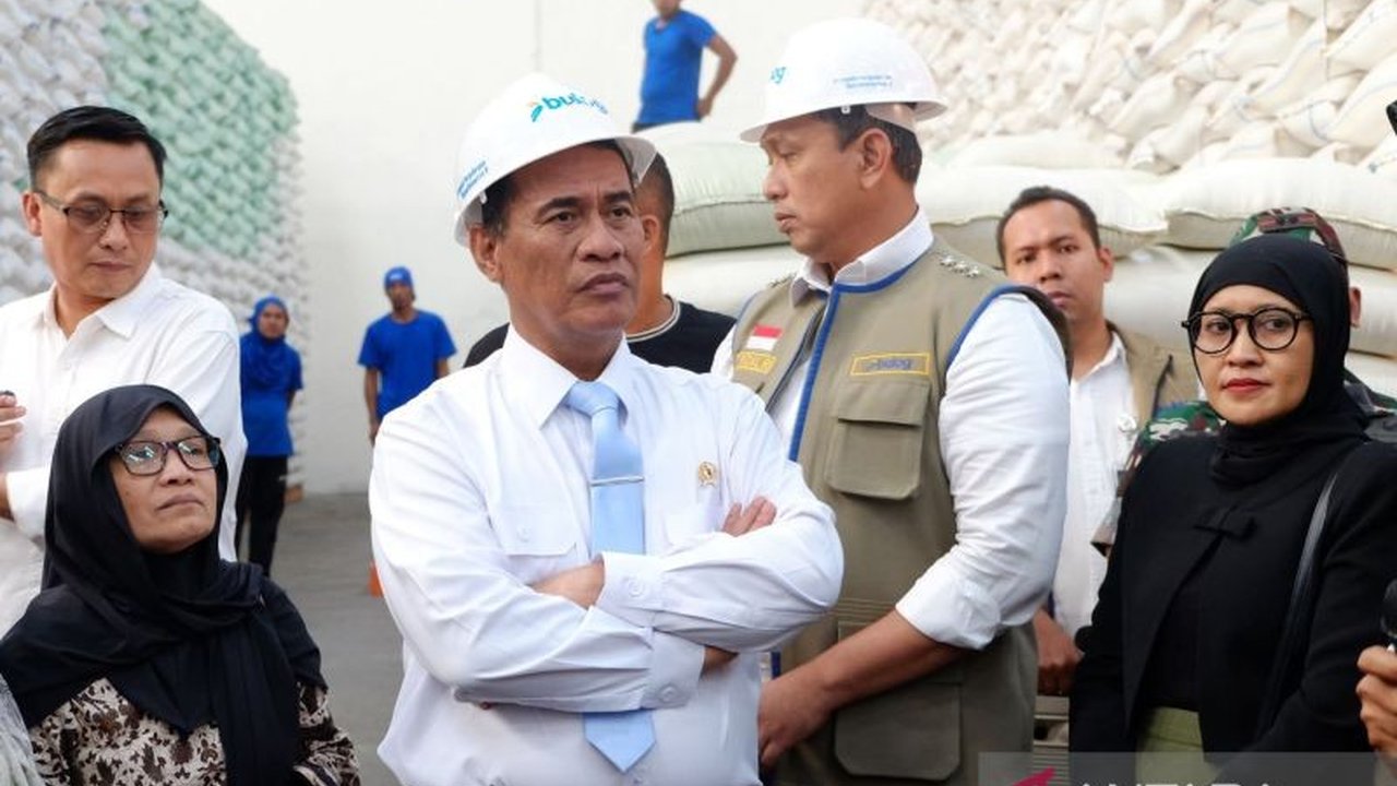 Menteri Pertanian Andi Amran Sulaiman memastikan stok pangan nasional sangat aman menghadapi El Nino Godzilla yang diprediksi berlangsung enam bulan, dengan ketersediaan beras mencapai rekor tertinggi.