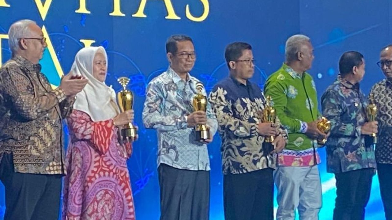 Program unggulan Gratispol Internet Desa Kaltim berhasil meraih penghargaan bergengsi dalam Apresiasi Konektivitas Digital 2026, menandai komitmen Pemprov Kaltim dalam pemerataan akses internet.