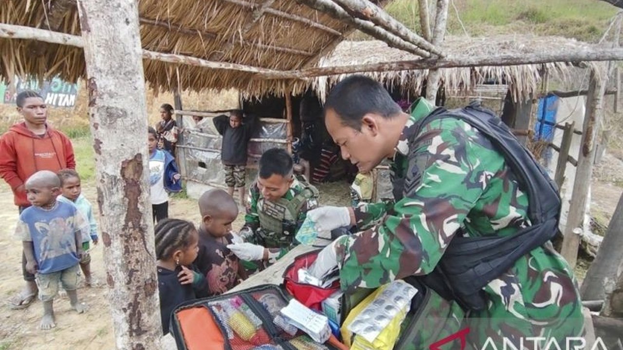 Satgas Yonif 511 gencar berikan Layanan CKG gratis di Popome, Lanny Jaya, Papua Pegunungan. Inisiatif ini tak hanya tingkatkan kesehatan, tapi juga eratkan hubungan dengan masyarakat setempat.