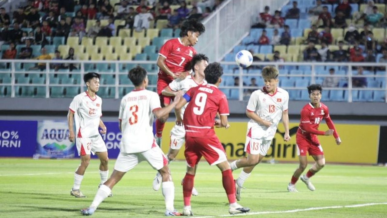 Timnas Indonesia U-17 gagal melaju ke semifinal Piala AFF U-17 2026 setelah bermain imbang 0-0 melawan Vietnam, mengakhiri perjalanan di fase grup dengan hasil kurang memuaskan.