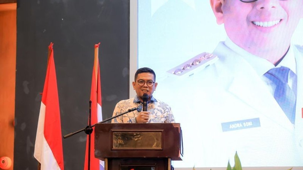 Gubernur Banten Andra Soni menegaskan efisiensi anggaran daerah sukses mewujudkan program **Sekolah Gratis Banten** untuk tingkat menengah, menjangkau puluhan ribu siswa dan akan diperluas ke MA swasta.