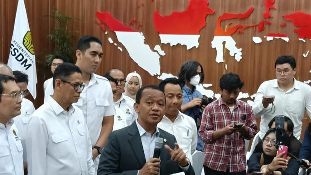 Menteri Energi dan Sumber Daya Mineral (ESDM) Bahlil Lahadalia di Kantor Kementerian ESDM, Jakarta, Senin (20/4/2026). (Liputan6.com/Maul)