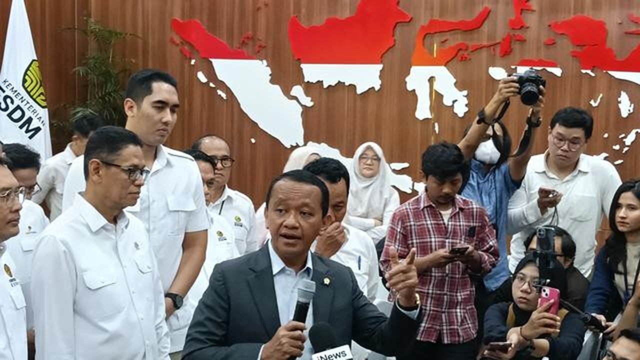 Menteri Energi dan Sumber Daya Mineral (ESDM) Bahlil Lahadalia di Kantor Kementerian ESDM, Jakarta, Senin (20/4/2026). (Liputan6.com/Maul)