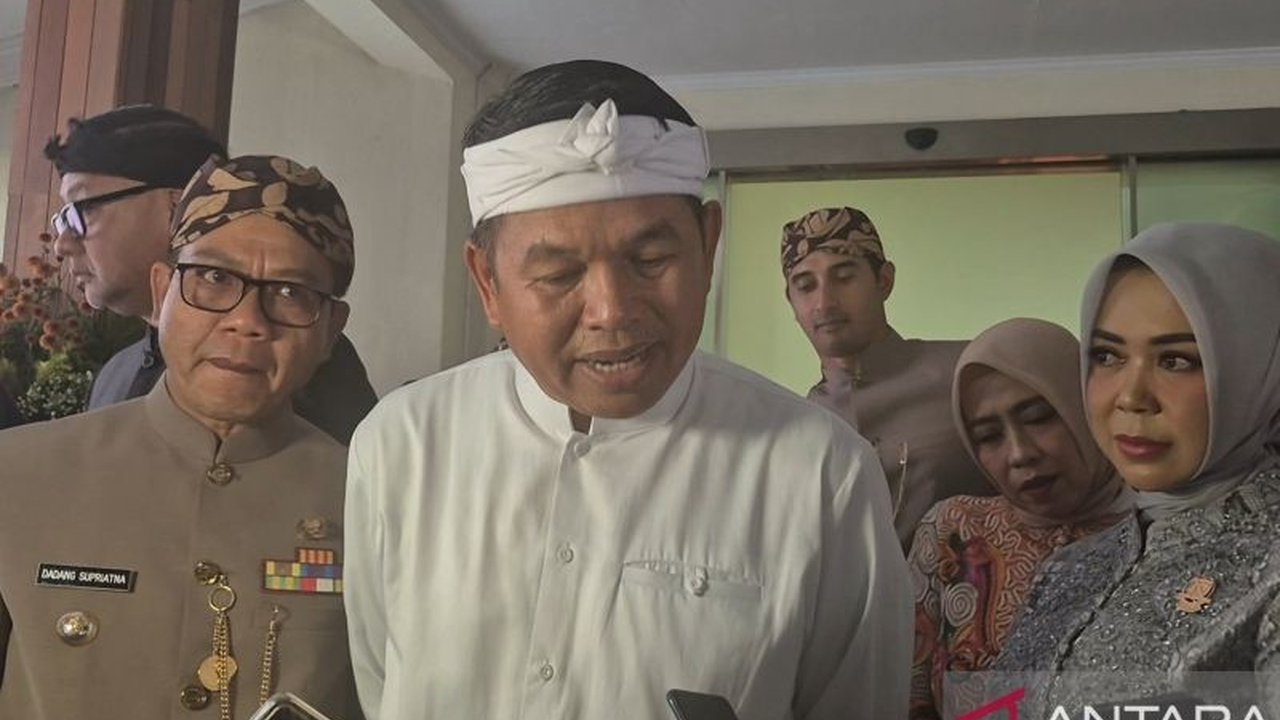 Gubernur Jawa Barat Dedi Mulyadi memastikan tidak ada penutupan Jalan Diponegoro di Bandung, melainkan hanya pengalihan arus lalu lintas untuk penataan kawasan Gedung Sate. Pembaca akan memahami rencana sebenarnya di balik isu ini.