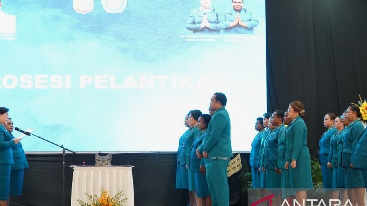 Tim Penggerak PKK Mimika secara serius menanggulangi masalah kekerasan perempuan dan anak, pernikahan dini, dan putus sekolah yang masih marak di Papua Tengah, melalui berbagai program edukasi dan pemberdayaan untuk menciptakan lingkungan yang aman dan se
