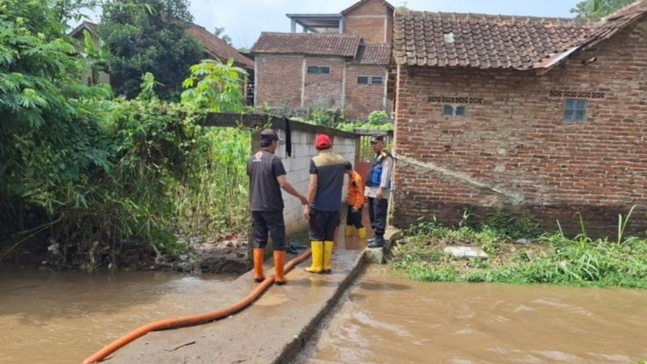 Pemerintah Kabupaten Garut menetapkan Status Tanggap Darurat Bencana Alam hingga awal Mei 2026. Langkah ini diambil untuk mempercepat penanganan dan pemulihan daerah terdampak bencana hidrometeorologi.