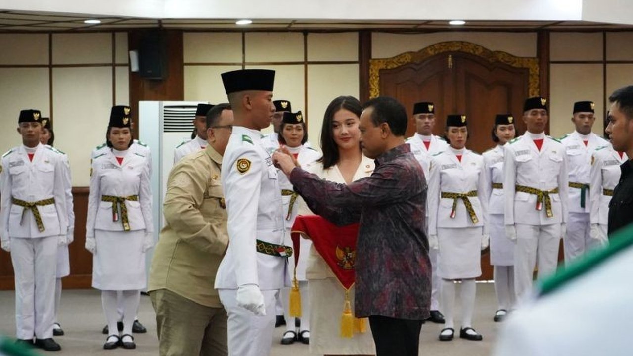 Sekda Bali Dewa Made Indra tegaskan proses Seleksi Paskibraka Bali 2025 berlangsung objektif. Simak detail persiapan 72 anggota yang siap mengibarkan Merah Putih!