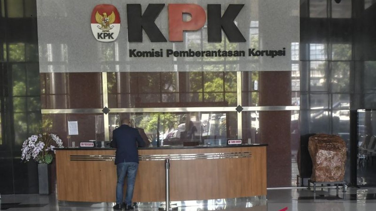 KPK membeberkan data mengejutkan: 25% kasus korupsi sejak 2004-2025 terkait Pengadaan Barang dan Jasa. Sektor ini sangat rentan penyimpangan, dengan 446 dari 1.782 perkara.