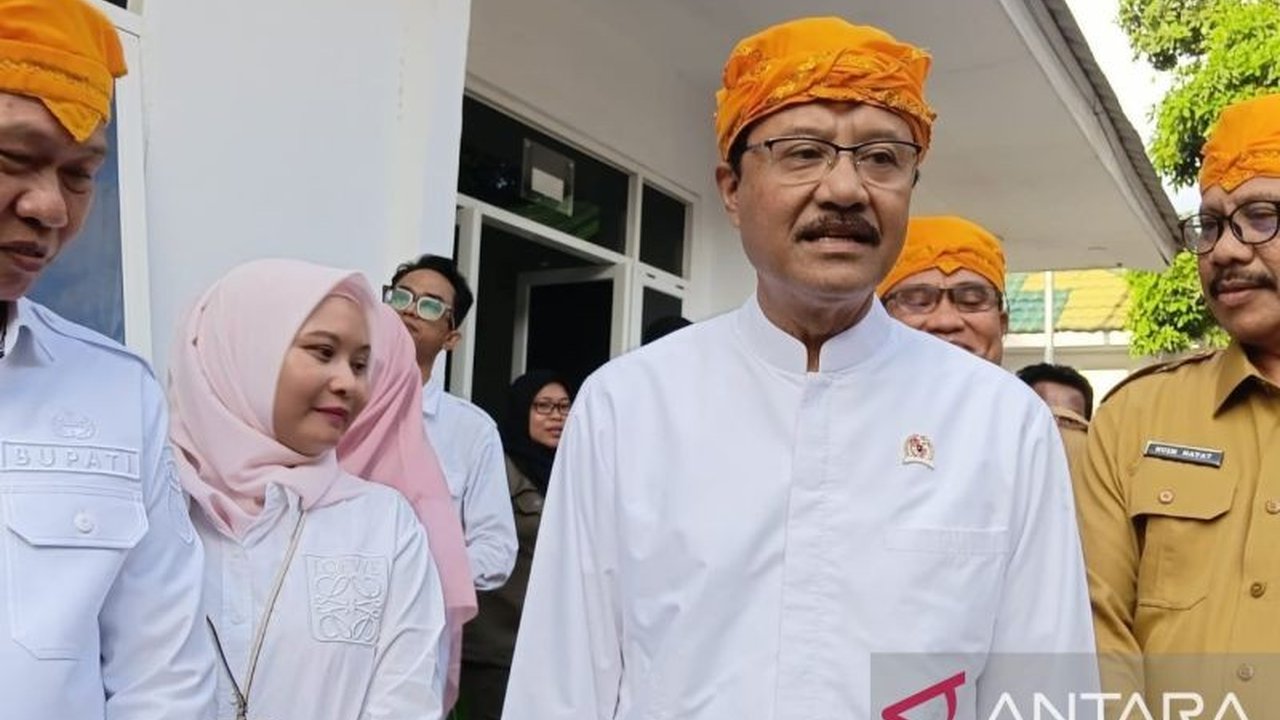 Menteri Sosial Saifullah Yusuf mendorong keluarga miskin ekstrem untuk menyekolahkan anak-anaknya di Sekolah Rakyat, program yang menyediakan pendidikan berkualitas dan fasilitas lengkap.