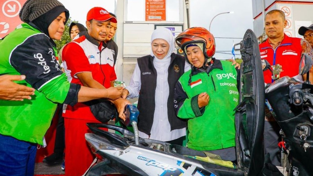 Gubernur Khofifah Indar Parawansa menegaskan peran krusial konsumen berdaya dan terlindungi sebagai fondasi ekonomi menuju Indonesia Emas, menyoroti peningkatan Indeks Keberdayaan Konsumen Jawa Timur.