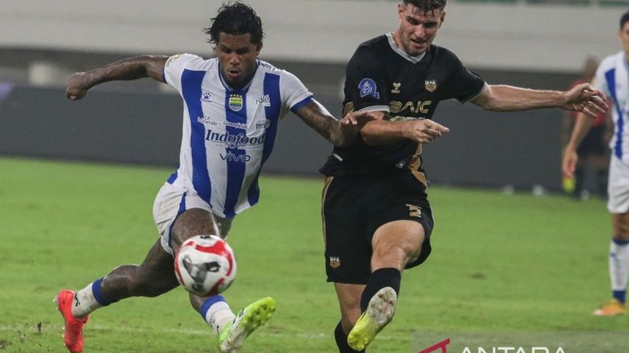 Pemain Persib Bandung, Eliano Reijnders, optimis timnya tetap di jalur juara BRI Super League 2025/2026. Hasil imbang 2-2 lawan Dewa United memangkas jarak poin, namun Maung Bandung yakin raih gelar.