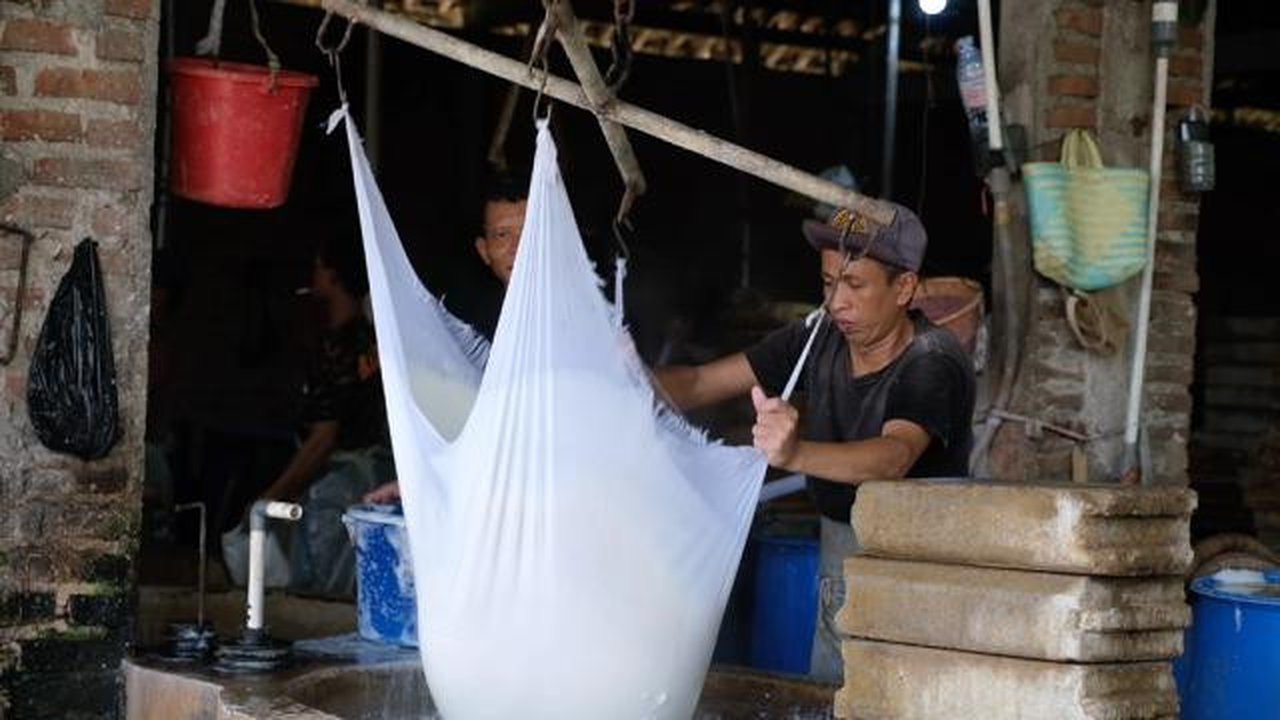 MBG Tak Hanya Jamin Gizi Anak Sekolah Tapi Juga DOngkrak Penghasilan Pekerja Pabrik Tahu. (Foto: Bakom RI)