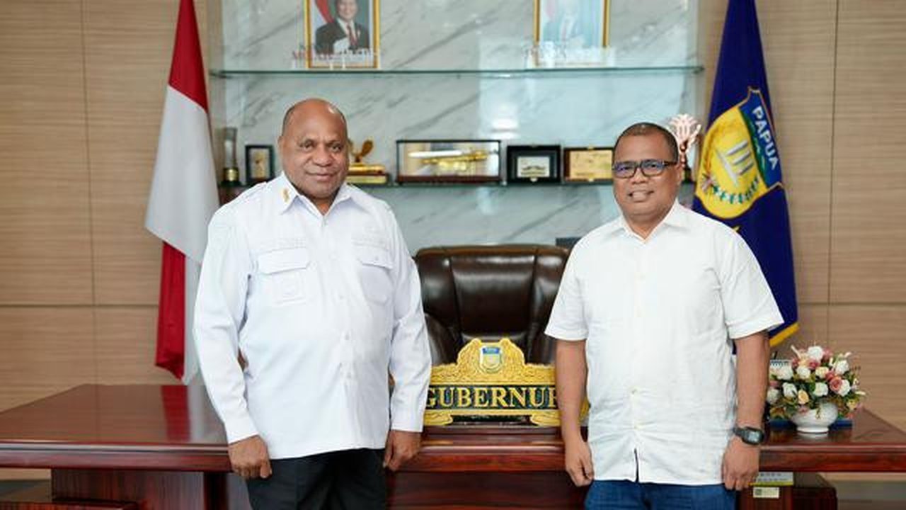Gubernur Papua Matius D Fakhiri dan Dirut KAI Bobby Rasyidin. (Istimewa)