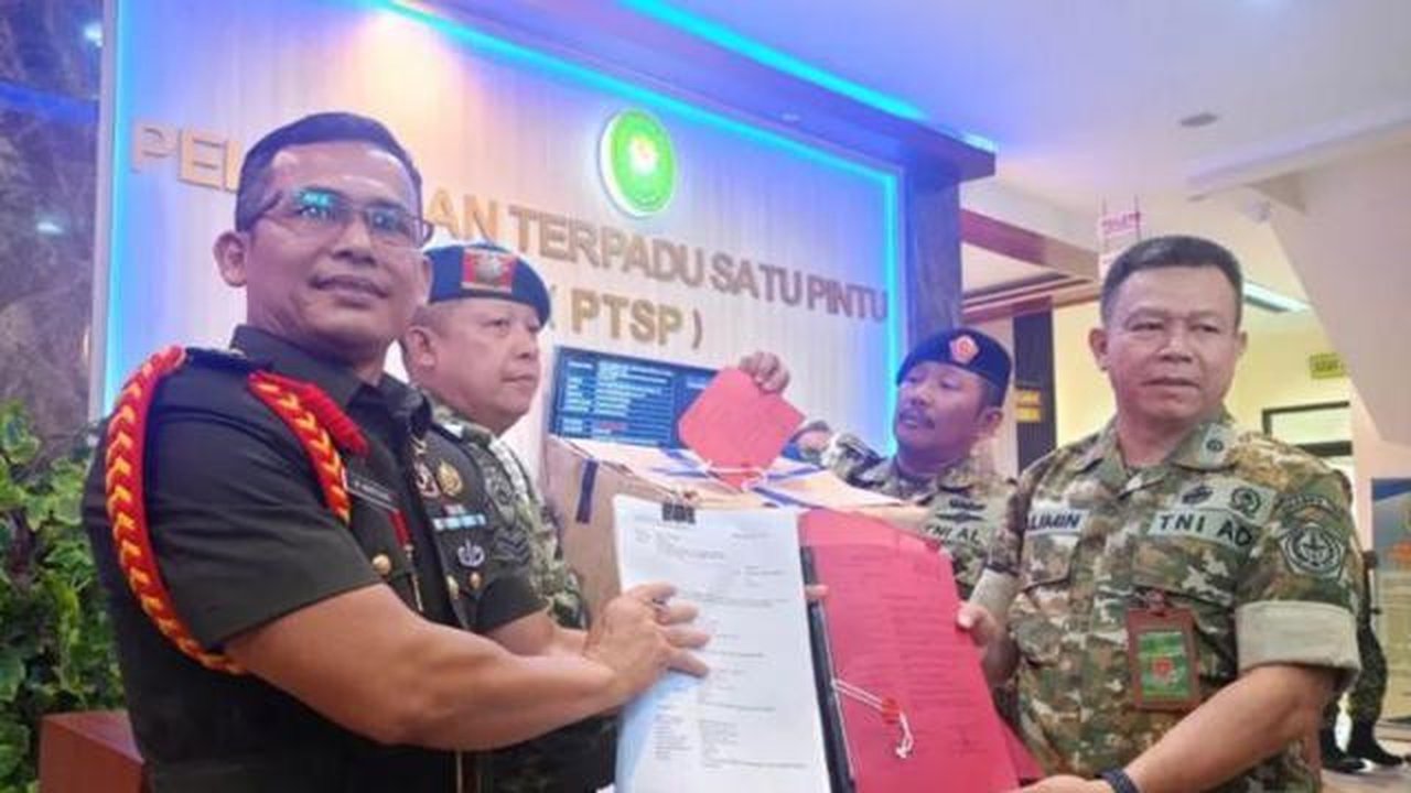Kepala Oditur Militer II-07 Jakarta Serahkan Berkas Perkara Kasus Andrie Yunus (Dok: Antara)