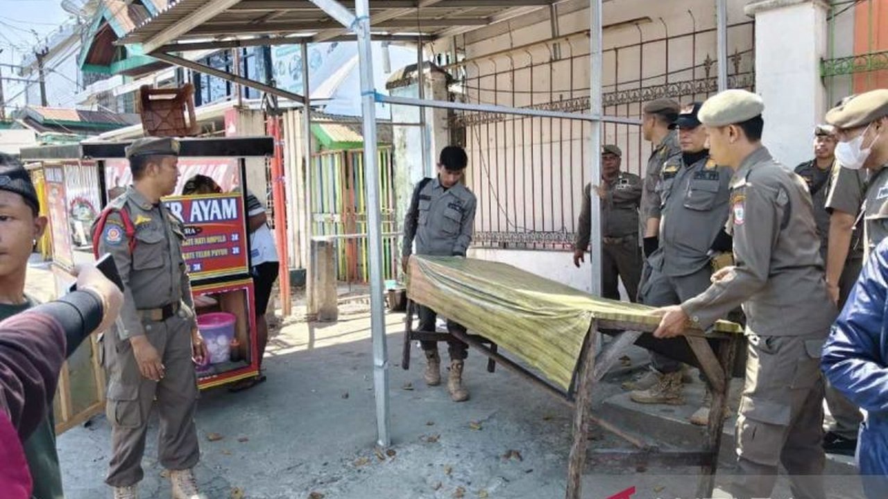 Pemkot Makassar mendata PKL yang ditertibkan untuk diberikan Bantuan KUR. Skema ini bertujuan memberdayakan pedagang agar usaha mereka berkembang di lokasi yang layak dan berkelanjutan.