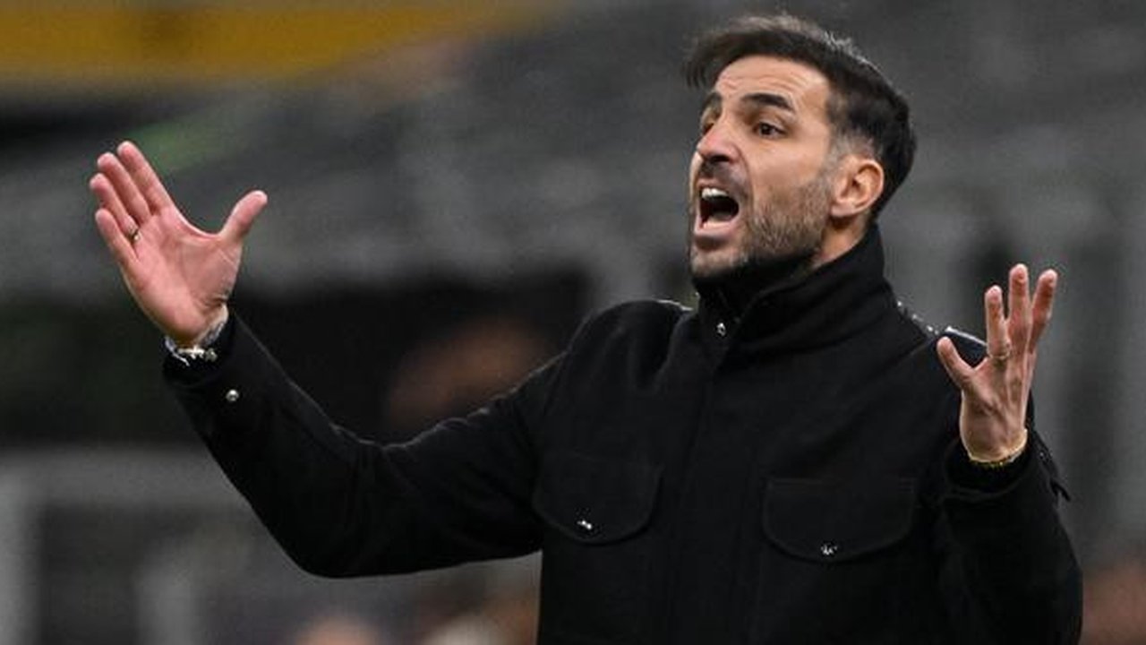 Pelatih Como, Cesc Fabregas pada laga kontra AC Milan di ajang Liga Italia 2025/2026. (Piero CRUCIATTI / AFP)