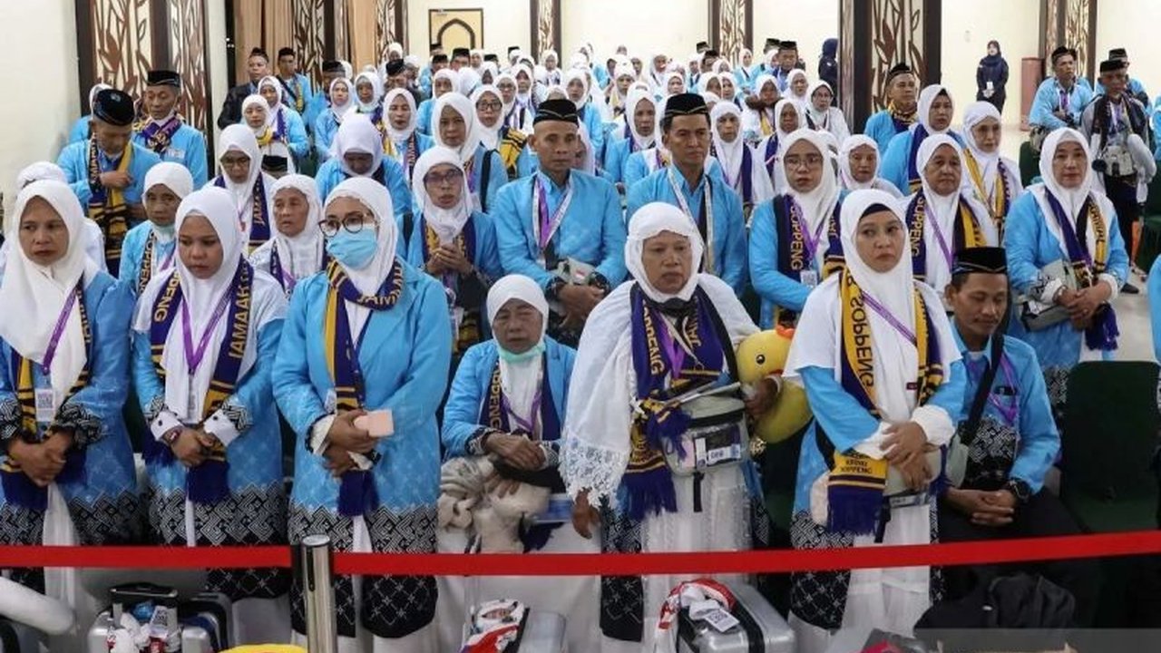 Garuda Indonesia berhasil mencatat tingkat ketepatan waktu (OTP) 100 persen pada Penerbangan Haji Garuda kloter pertama 1447 H/2026 M, memastikan kelancaran keberangkatan ribuan jamaah ke Tanah Suci.